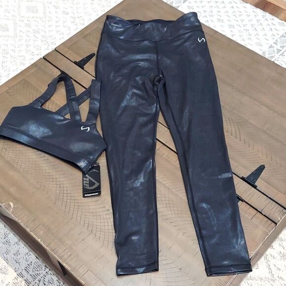 TLF Diamond Black Chrome Sports Bra and Leggings - Picture 6 of 15